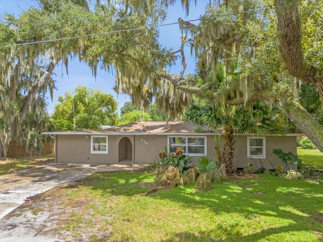 ranch-style house with a front yard