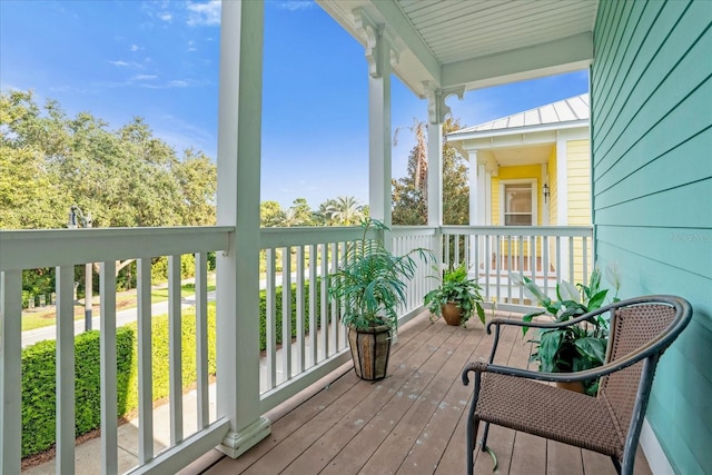 balcony featuring covered porch