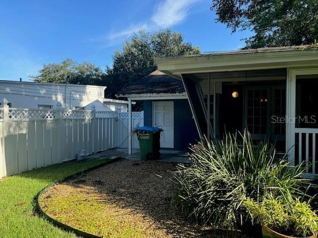 view of yard featuring fence