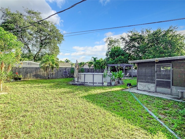 view of yard featuring a fenced in pool