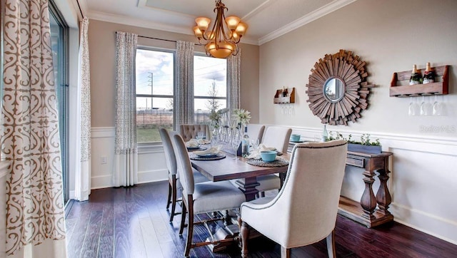 dining area with ornamental molding, dark hardwood / wood-style flooring, and a notable chandelier