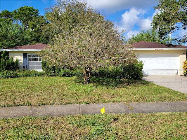 view of front of home featuring a front yard and a garage