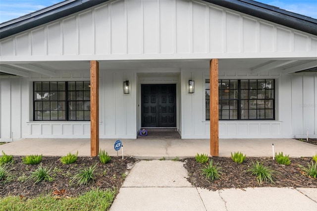 entrance to property with covered porch