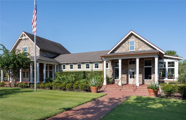 view of front of home featuring a front lawn