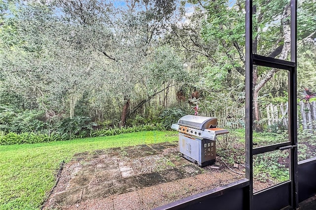 view of yard featuring a patio