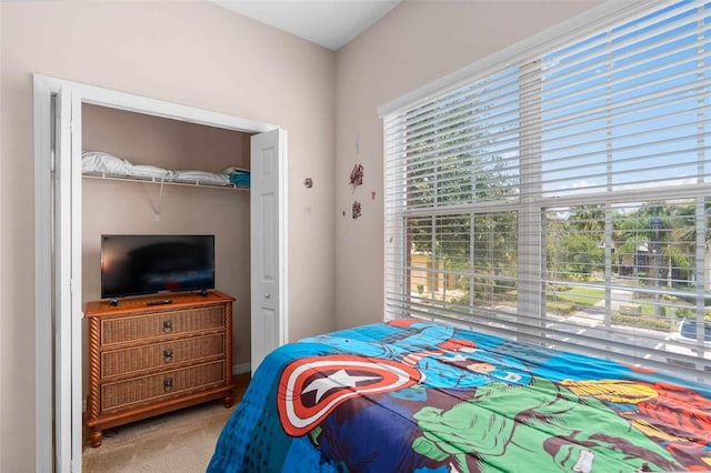 bedroom featuring carpet floors and a closet