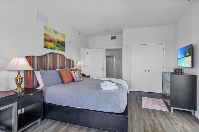 225 Celebration Pl Unit 427, Celebration, FL 34747 - bedroom featuring wood finished floors and a closet