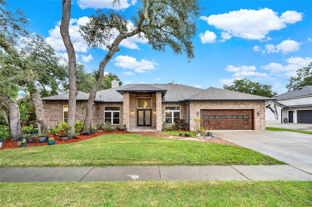 view of front of home featuring a front lawn and a garage