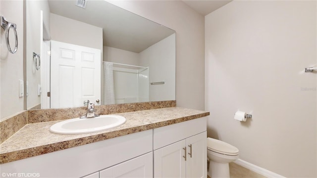 bathroom with vanity, toilet, and a shower with shower curtain