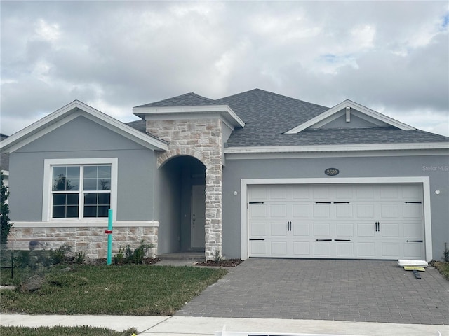 view of front facade featuring a garage