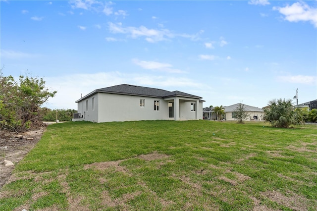 back of house featuring a lawn