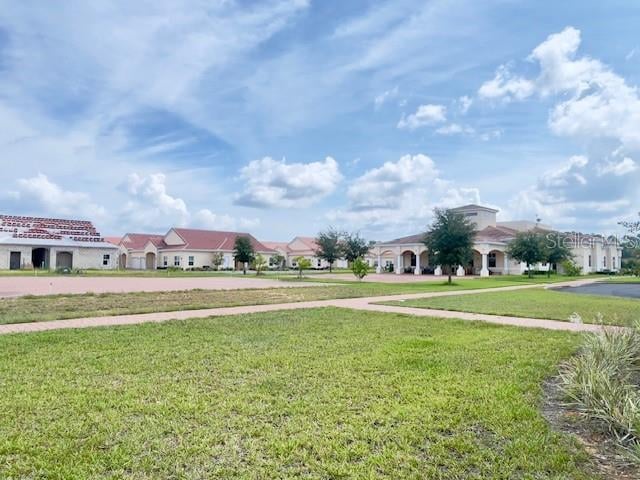 view of home's community featuring a yard