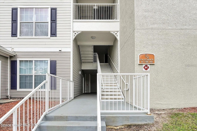 property entrance featuring a balcony