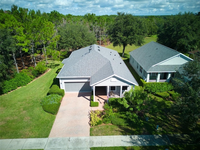 birds eye view of property featuring a wooded view