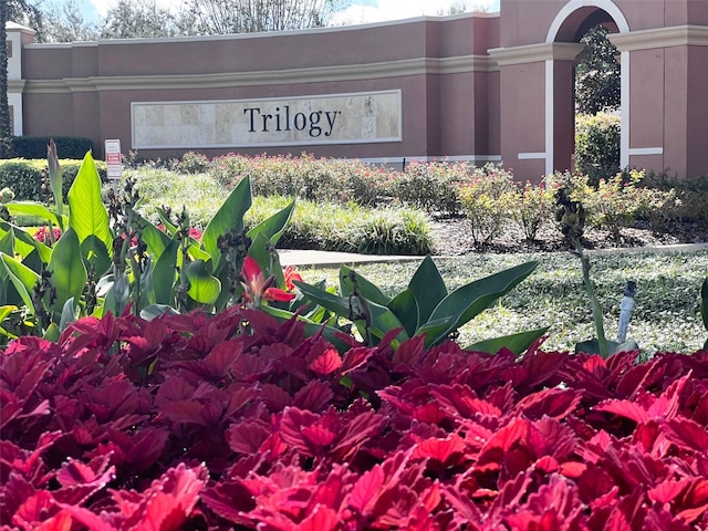 view of community / neighborhood sign