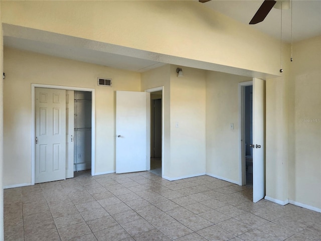 unfurnished bedroom featuring ceiling fan and a closet