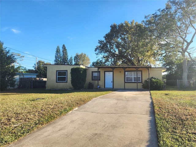 single story home with a front lawn