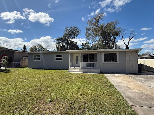 view of front of home featuring a front lawn