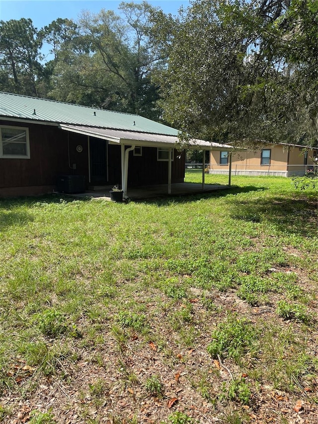 view of yard featuring central AC unit