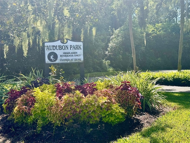 view of community / neighborhood sign