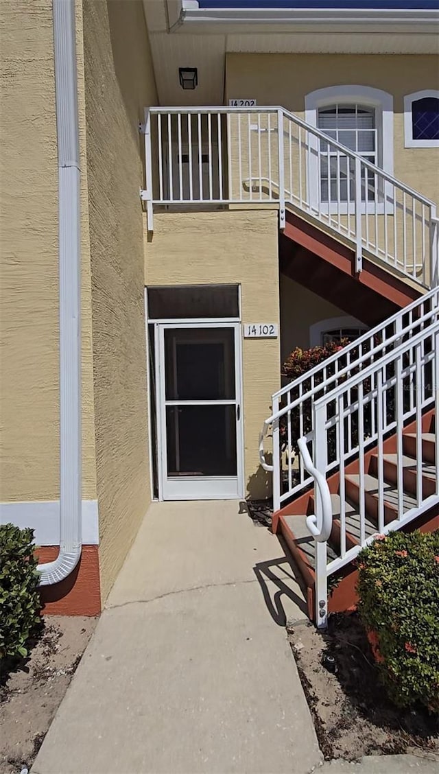 view of exterior entry with stucco siding