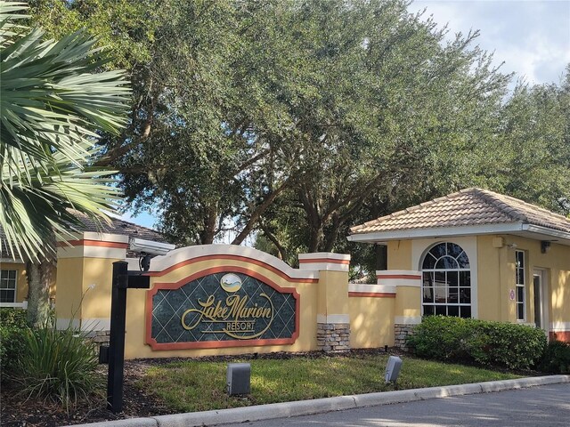 view of community / neighborhood sign