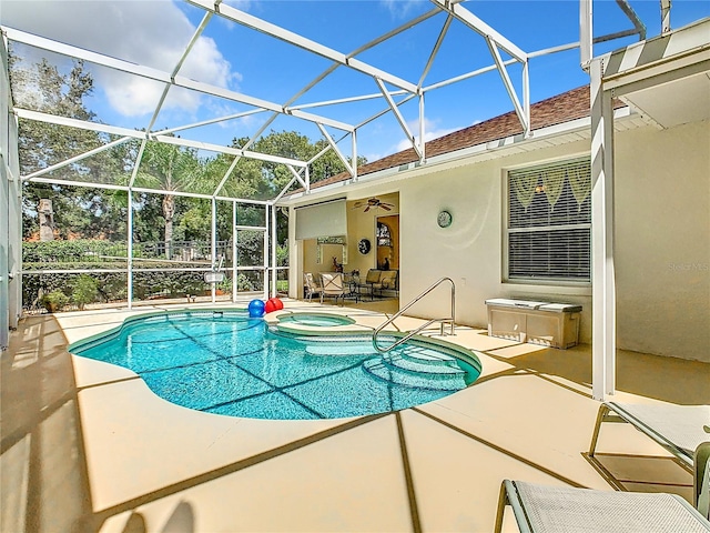 view of swimming pool featuring a lanai, a patio area, an in ground hot tub, and ceiling fan