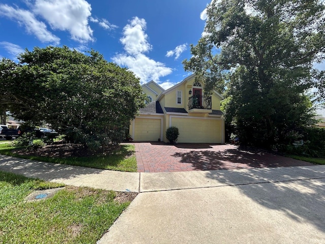 view of front facade featuring a garage