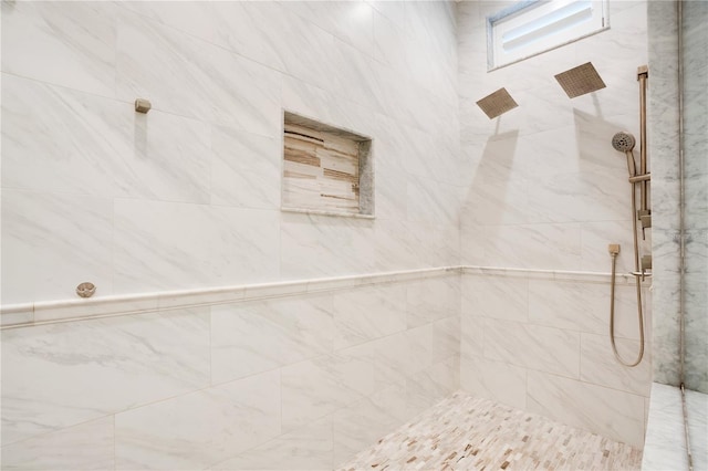 bathroom featuring a tile shower