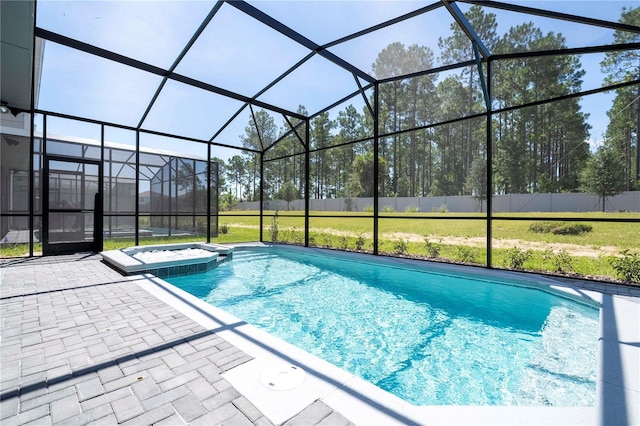 view of swimming pool featuring a yard, a lanai, an in ground hot tub, and a patio