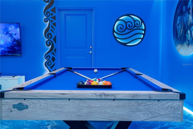 rec room featuring pool table