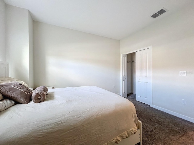 bedroom with carpet flooring and a closet