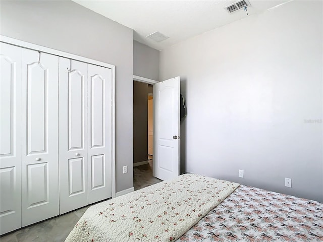 bedroom with a closet