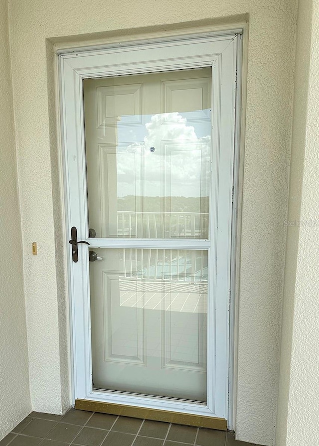 view of exterior entry featuring stucco siding