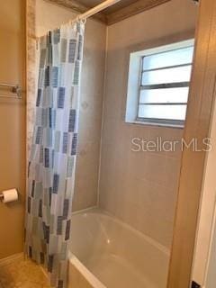 bathroom with shower / bath combo