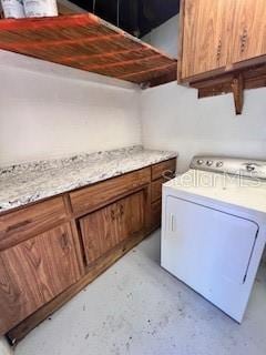 laundry area featuring cabinets and washer / dryer