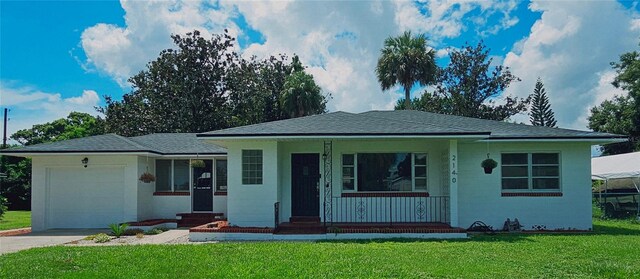 view of front facade featuring a front lawn and a garage