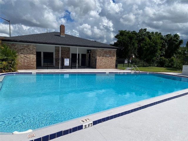 view of swimming pool