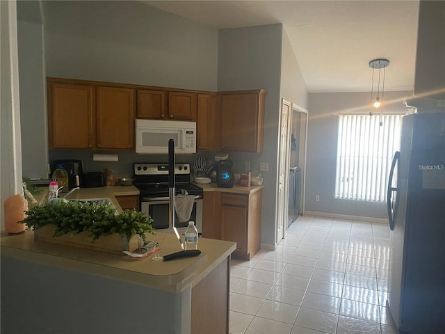 kitchen featuring sink, kitchen peninsula, lofted ceiling, fridge, and stainless steel range with electric cooktop