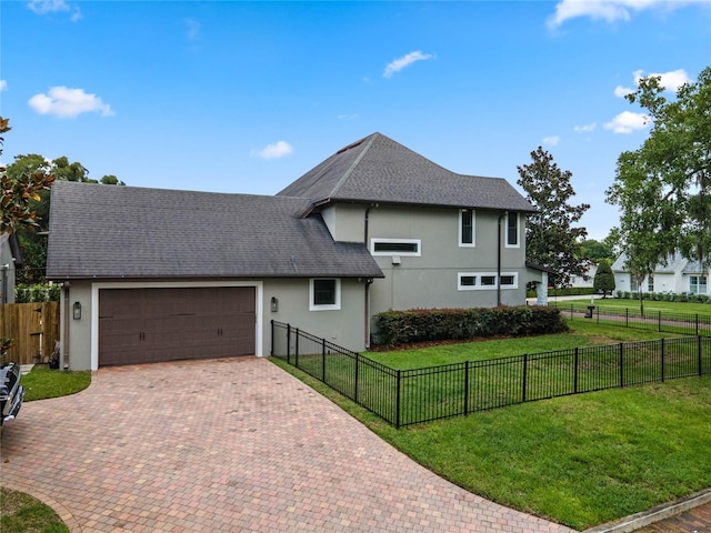 view of front of house with a front lawn