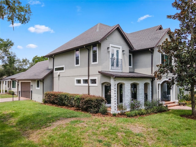 view of front of home featuring a front yard