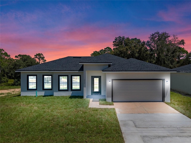 view of front of house featuring a lawn and a garage