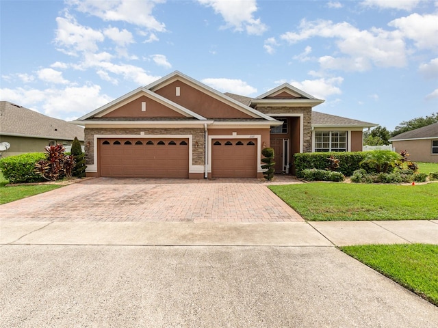 view of front facade featuring a garage and a front yard