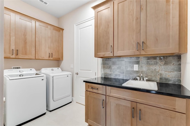 laundry room with cabinets, sink, and independent washer and dryer