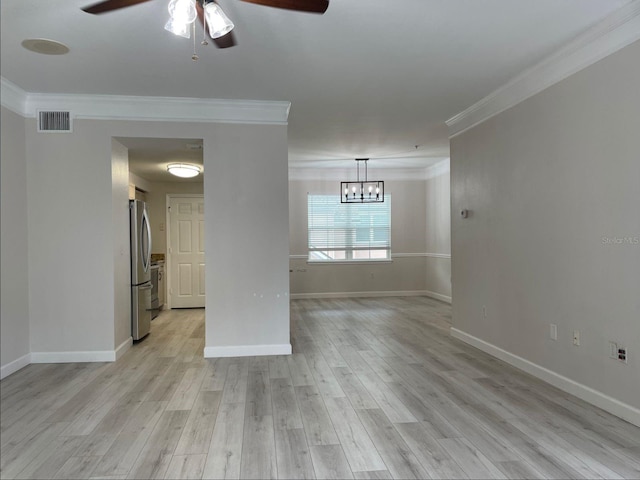 unfurnished room featuring light wood-type flooring, ornamental molding, and ceiling fan