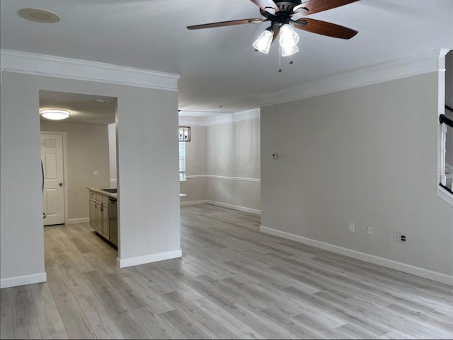 empty room featuring light hardwood / wood-style floors, ornamental molding, and ceiling fan