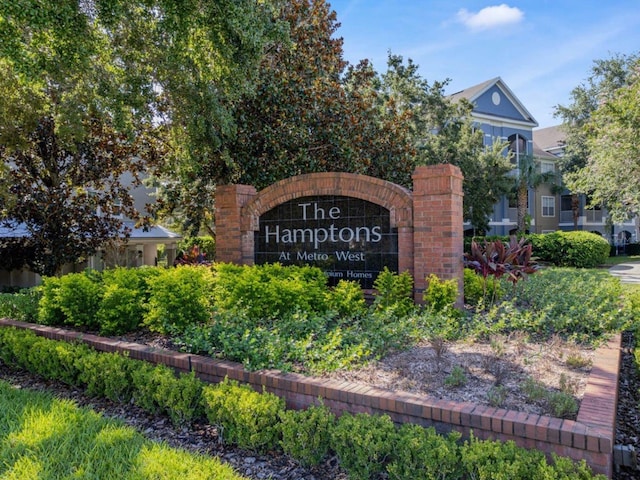 view of community / neighborhood sign