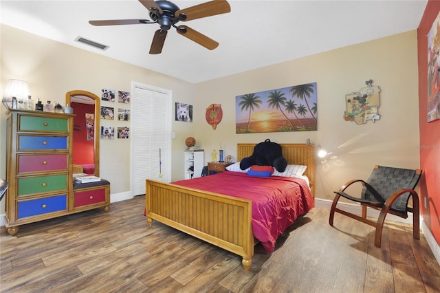 bedroom with a closet, ceiling fan, and hardwood / wood-style flooring