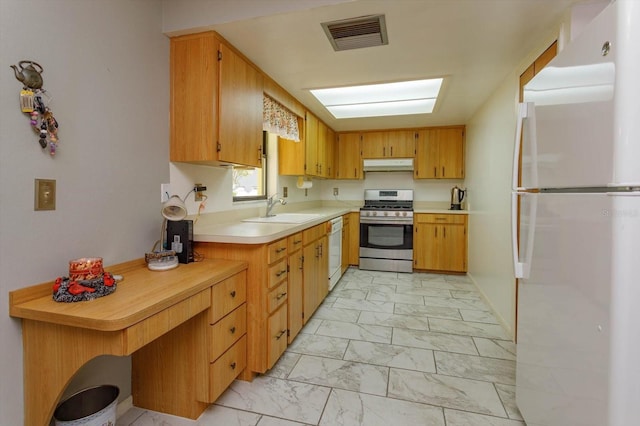 kitchen featuring kitchen peninsula, white appliances, and sink