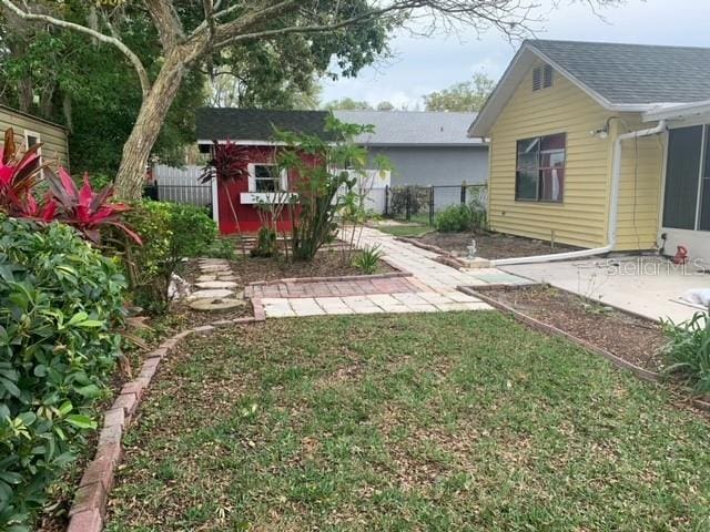 view of yard with a patio area